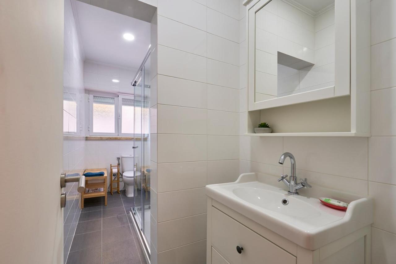 Belem Light Filled Apt With Patio, By Timecooler Lisbon Bagian luar foto