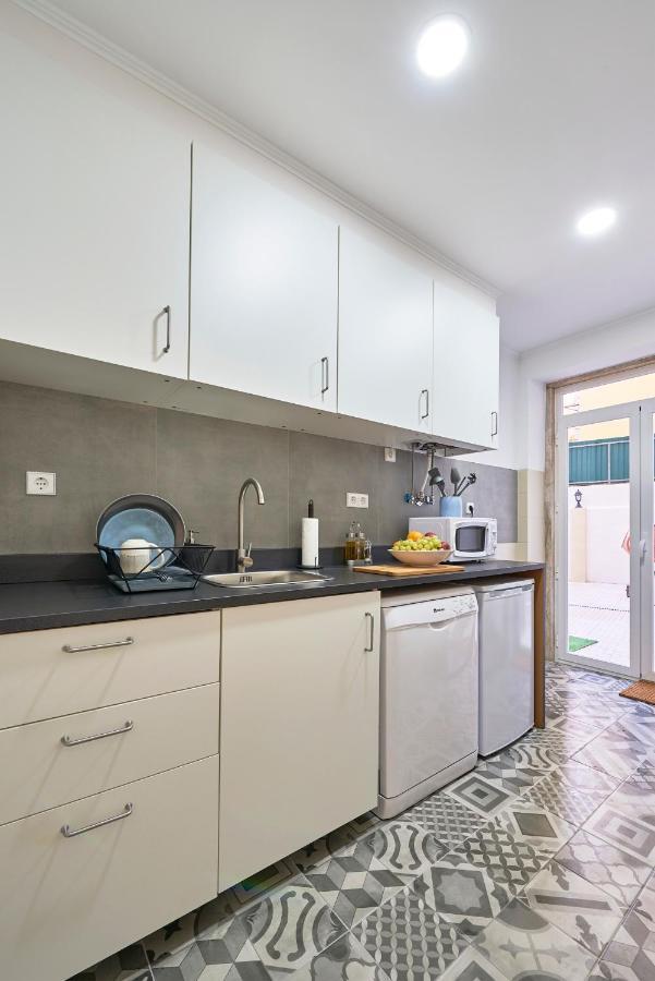 Belem Light Filled Apt With Patio, By Timecooler Lisbon Bagian luar foto